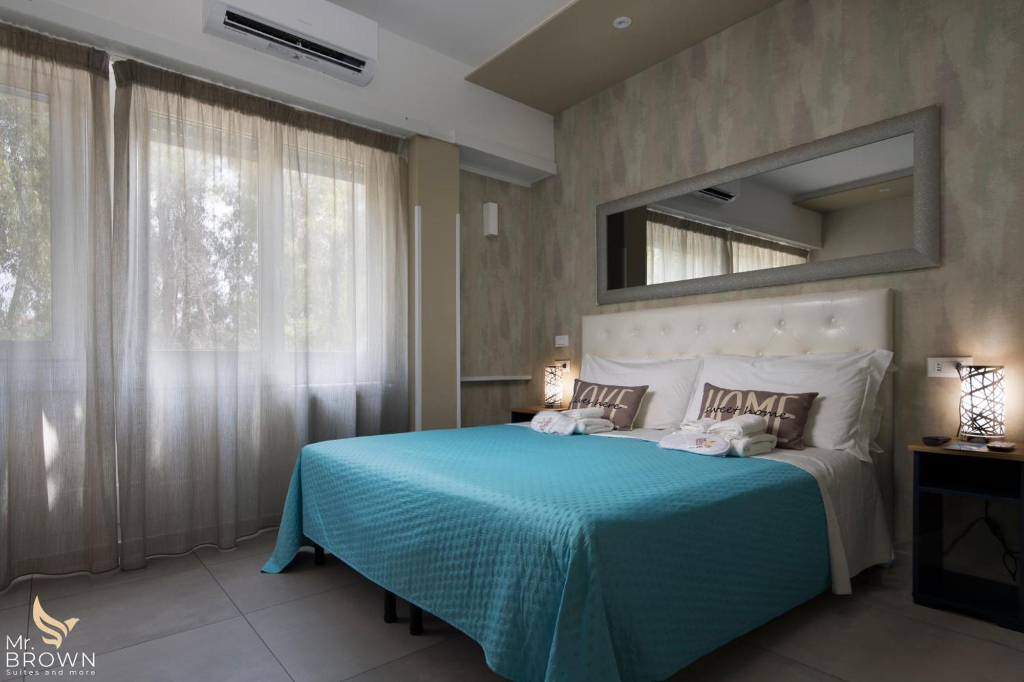 Mr Brown Home And Suites Рим Екстериор снимка