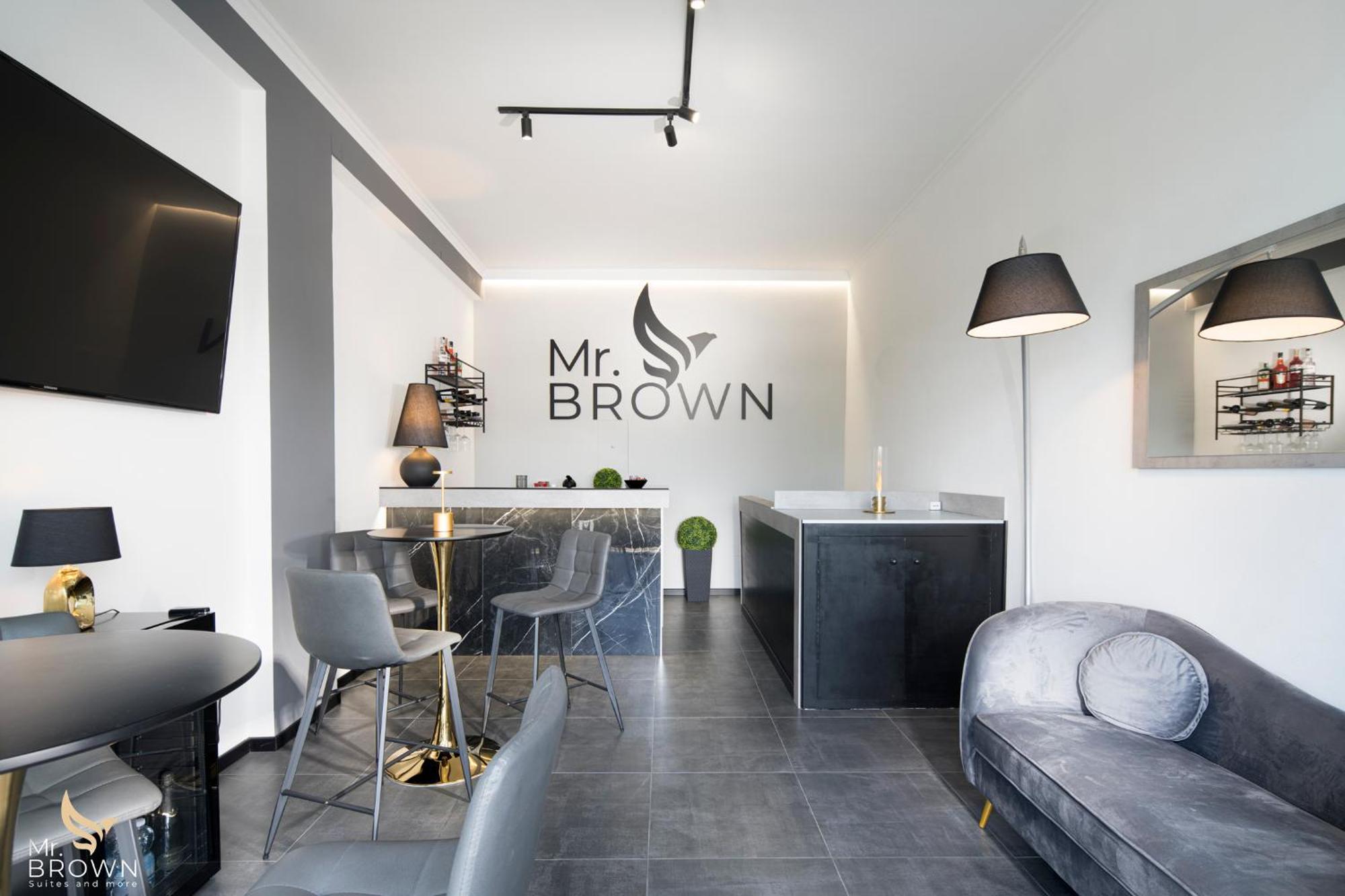 Mr Brown Home And Suites Рим Екстериор снимка