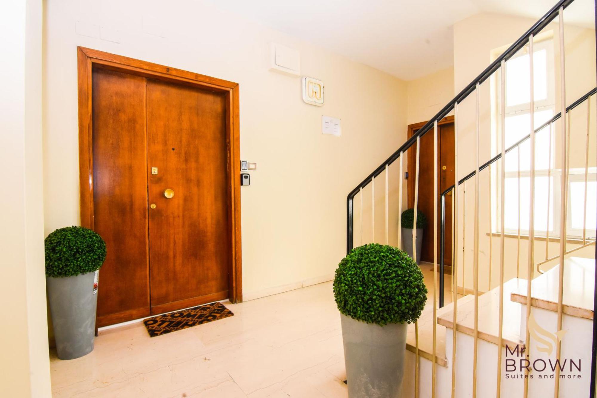 Mr Brown Home And Suites Рим Екстериор снимка