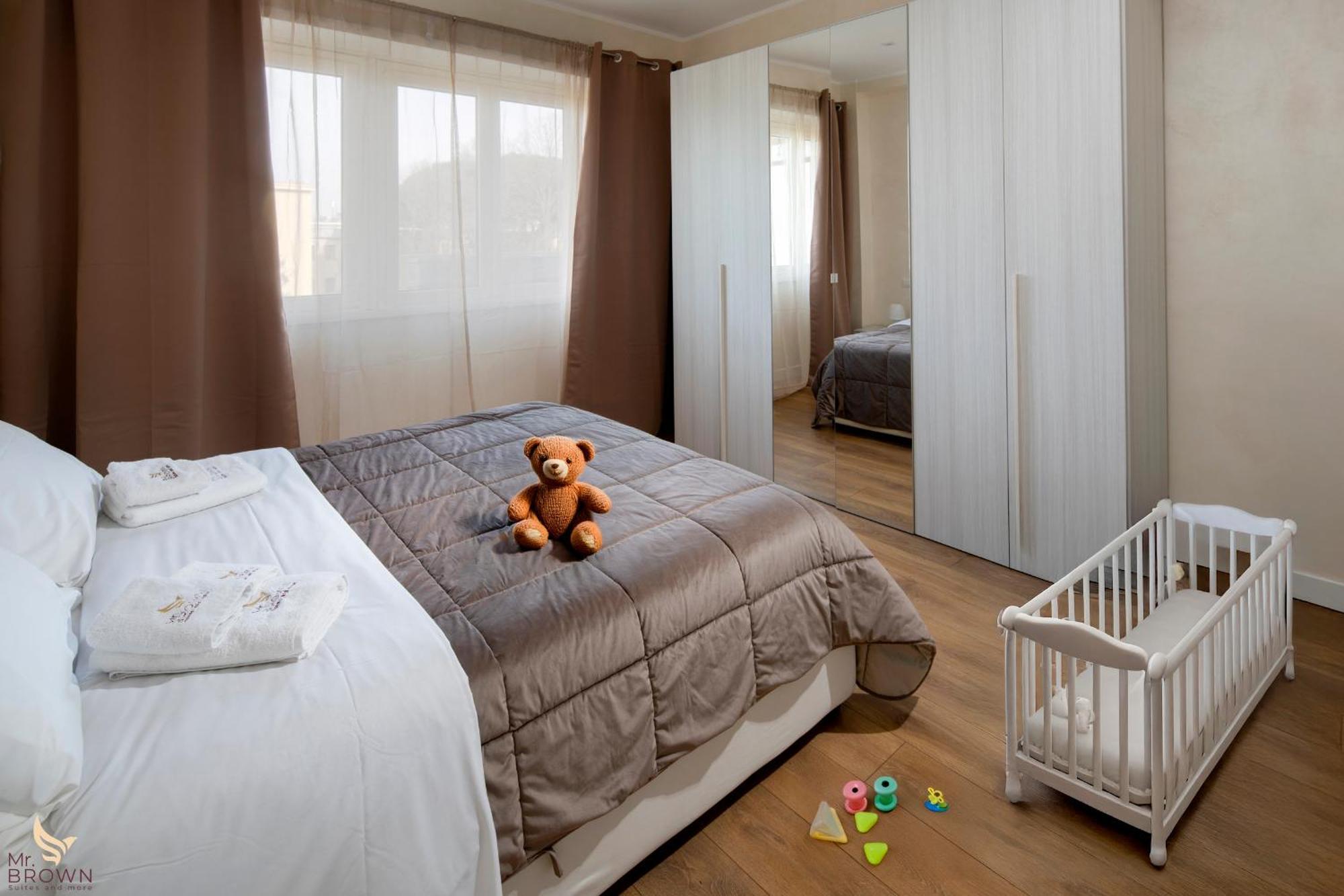 Mr Brown Home And Suites Рим Екстериор снимка
