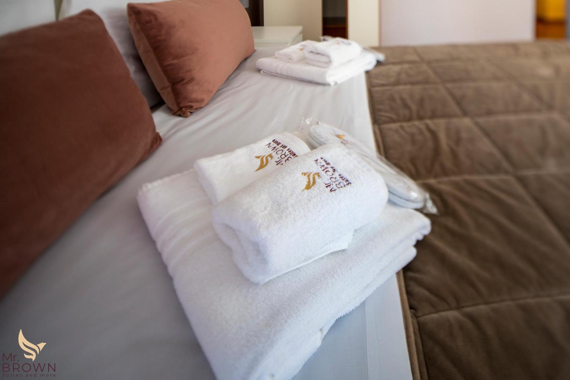 Mr Brown Home And Suites Рим Екстериор снимка
