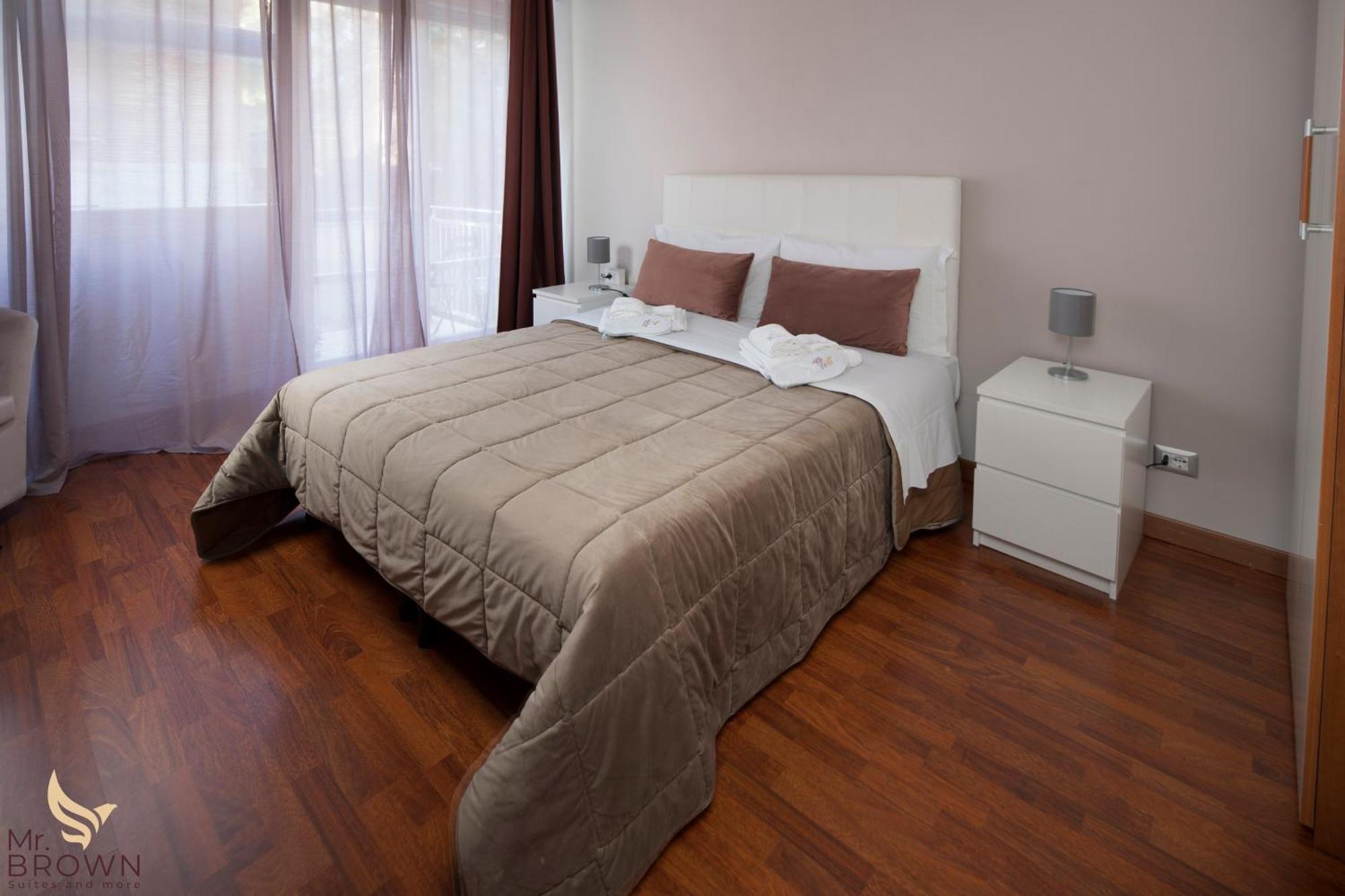 Mr Brown Home And Suites Рим Екстериор снимка
