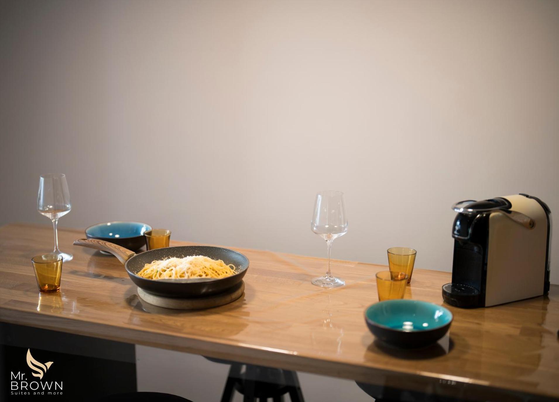 Mr Brown Home And Suites Рим Екстериор снимка