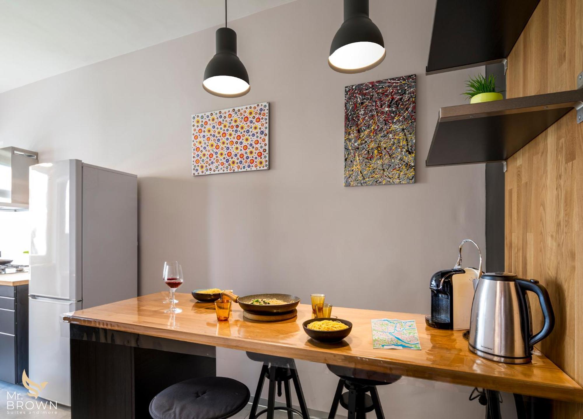 Mr Brown Home And Suites Рим Екстериор снимка