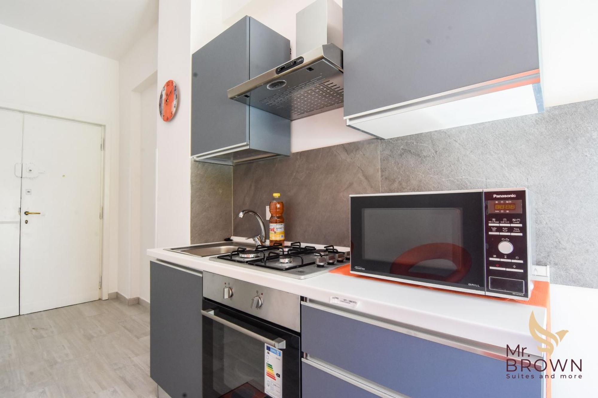 Mr Brown Home And Suites Рим Екстериор снимка