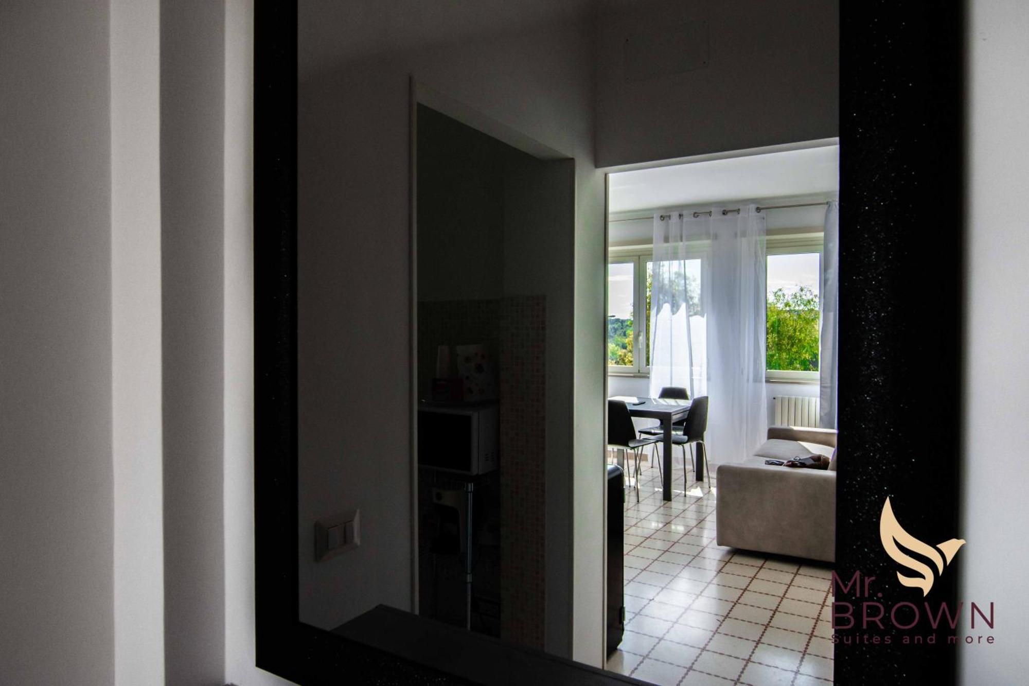 Mr Brown Home And Suites Рим Екстериор снимка