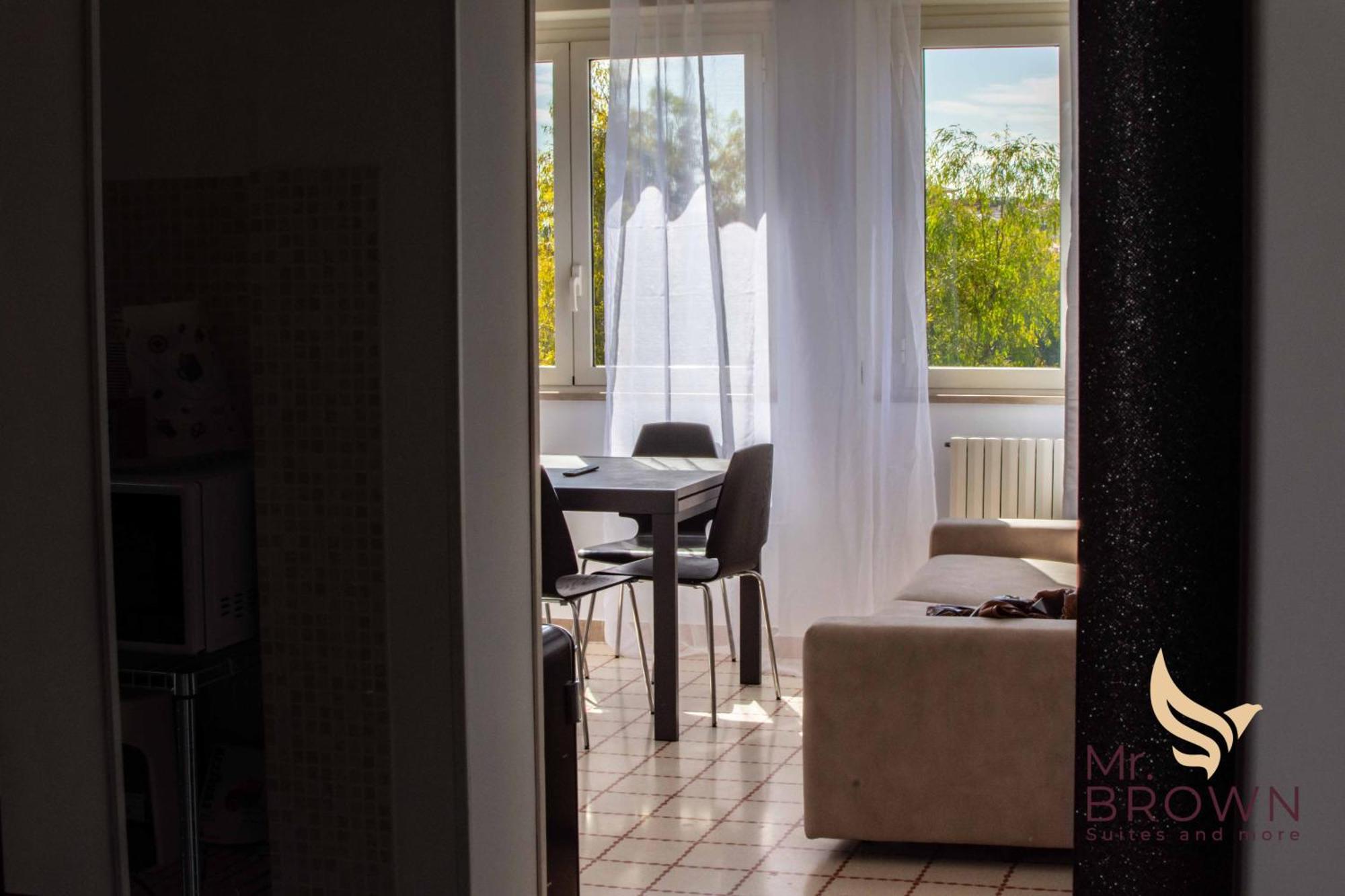 Mr Brown Home And Suites Рим Екстериор снимка