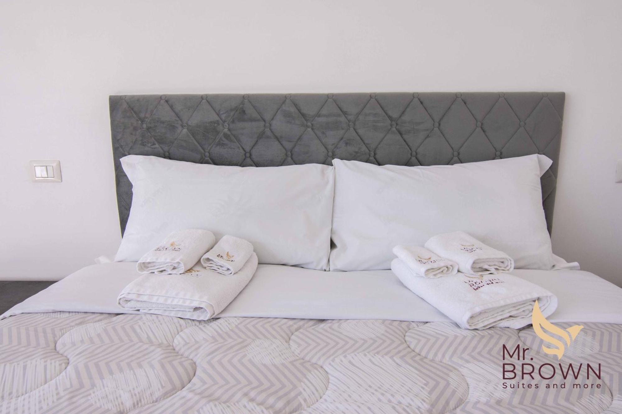 Mr Brown Home And Suites Рим Екстериор снимка