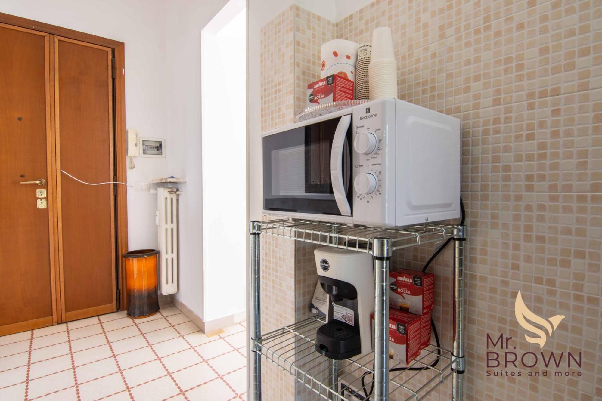 Mr Brown Home And Suites Рим Екстериор снимка